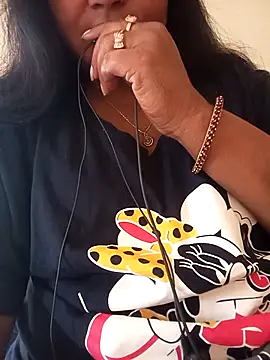 Snapshot of Alina-khan chatting on 10/27/25, 05:55 Alina-khan online show from 10/27/25, 05:55
