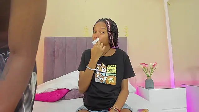 Snapshot of Kiaraa_y_Her_Crazy chatting on 05/24/26, 04:17 Kiaraa y Her Crazy online show from 05/24/26, 04:17