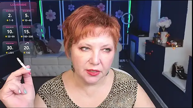 Snapshot of Kira_Kenett chatting on 10/10/25, 11:20 Kira Kenett online show from 10/10/25, 11:20