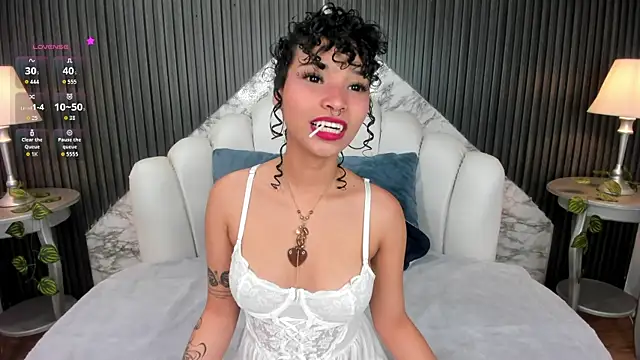 DaniCollinn  online show from 11/14/25, 08:18