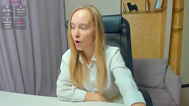 SoonMoor online show from 11/22/25, 07:24