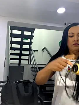 TiffanyyLam online show from 09/26/25, 11:03