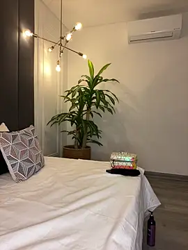 TiffanyyLam online show from 10/19/25, 03:01