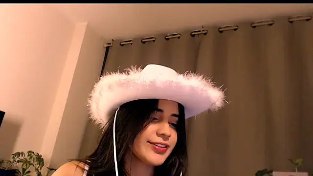 Snapshot of lanzybloom chatting on 10/17/25, 04:48 lanzybloom online show from 10/17/25, 04:48