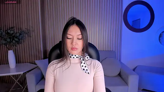 Snapshot of AnnaHoffman_ chatting on 10/17/25, 07:16 AnnaHoffman  online show from 10/17/25, 07:16