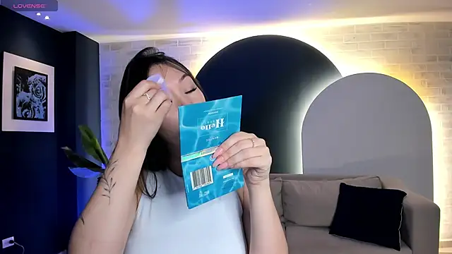 Snapshot of AnnaHoffman_ chatting on 10/28/25, 07:49 AnnaHoffman  online show from 10/28/25, 07:49