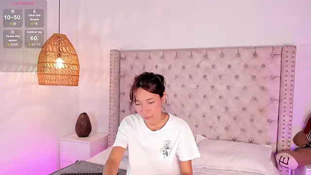 AdharaMancinii online show from 10/25/25, 12:02