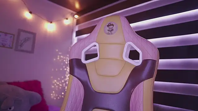 Rebecah 1 online show from 11/19/25, 01:33