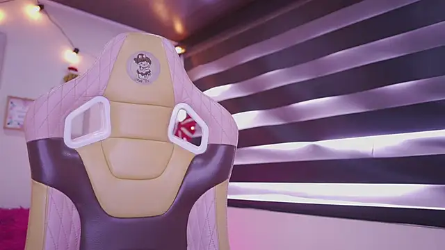 Rebecah 1 online show from 12/22/25, 01:41