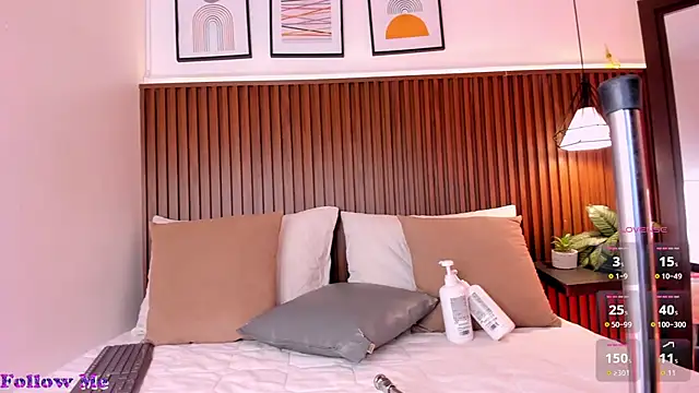 saraa romero online show from 04/19/26, 01:49