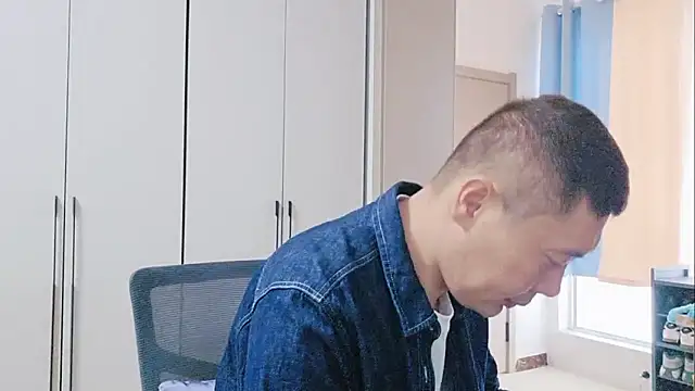 Snapshot of Buryerry-B chatting on 09/22/25, 12:23 Buryerry-B online show from 09/22/25, 12:23