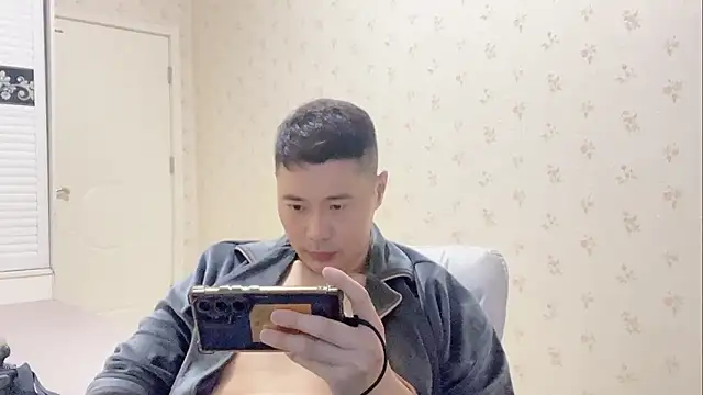 Snapshot of Buryerry-B chatting on 11/16/25, 11:16 Buryerry-B online show from 11/16/25, 11:16