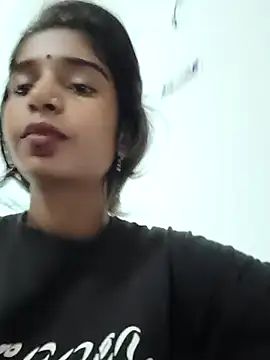 Snapshot of Hot-Soniya2 chatting on 10/30/25, 04:03 Hot-Soniya2 online show from 10/30/25, 04:03