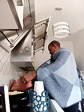 estrogeni online show from 03/30/26, 08:48