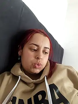 Snapshot of SkarlettArslan- chatting on 09/19/25, 01:34 SkarlettArslan- online show from 09/19/25, 01:34