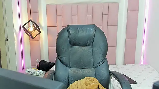 Iantwink18 online show from 10/10/25, 10:36