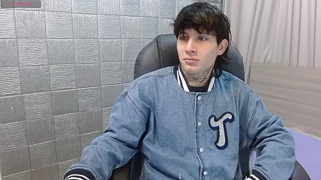 Iantwink18 online show from 11/30/25, 03:32