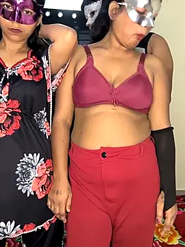 Family02 online show from 10/21/25, 07:42