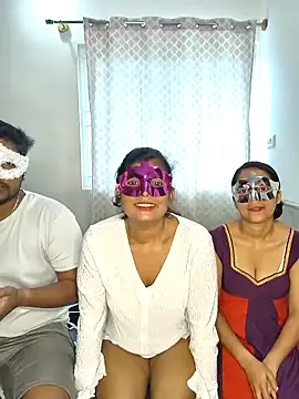 Family02 online show from 10/29/25, 06:48