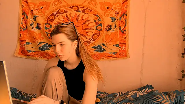 Snapshot of AliceCUNTach chatting on 05/06/26, 05:03 AliceCUNTach online show from 05/06/26, 05:03