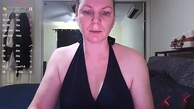 aussiepeaches online show from 10/22/25, 12:00