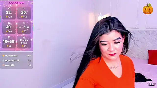 TianaGlow26 online show from 10/31/25, 07:26