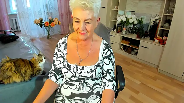 Snapshot of HotandMature chatting on 07/07/26, 02:54 HotandMature online show from 07/07/26, 02:54