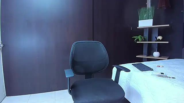 Snapshot of adrian_ray chatting on 09/12/25, 05:57 adrian ray online show from 09/12/25, 05:57