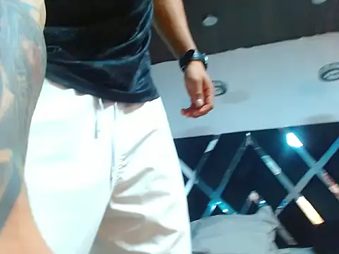 Snapshot of adrian_ray chatting on 09/30/25, 06:02 adrian ray online show from 09/30/25, 06:02