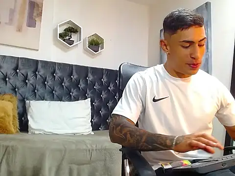 Snapshot of adrian_ray chatting on 10/03/25, 06:16 adrian ray online show from 10/03/25, 06:16