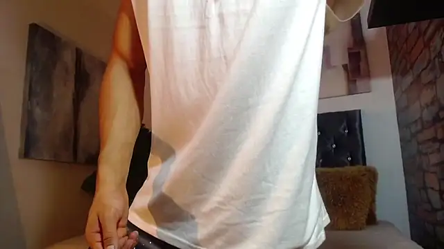 Snapshot of adrian_ray chatting on 10/10/25, 05:45 adrian ray online show from 10/10/25, 05:45