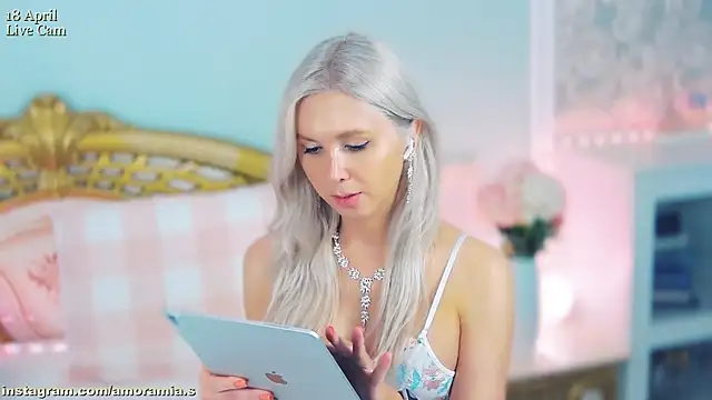 Amoramias online show from 04/18/26, 07:07