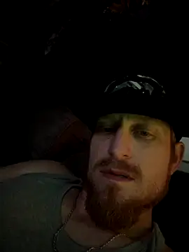 Snapshot of BigKuntry0816 chatting on 10/28/25, 05:33 BigKuntry0816 online show from 10/28/25, 05:33