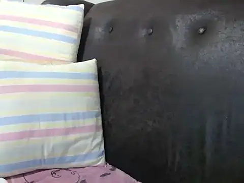 Snapshot of bustylaura4u chatting on 06/24/26, 05:45 bustylaura4u online show from 06/24/26, 05:45
