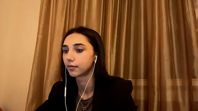 Snapshot of LinaMour chatting on 09/22/25, 10:12 LinaMour online show from 09/22/25, 10:12