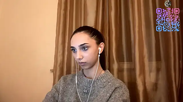 Snapshot of LinaMour chatting on 10/14/25, 10:32 LinaMour online show from 10/14/25, 10:32