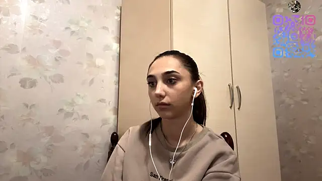 Snapshot of LinaMour chatting on 10/16/25, 10:11 LinaMour online show from 10/16/25, 10:11