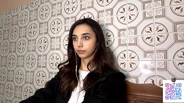 LinaMour online show from 11/10/25, 11:15