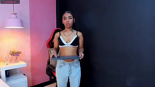 SkylerBloomm online show from 10/13/25, 02:22