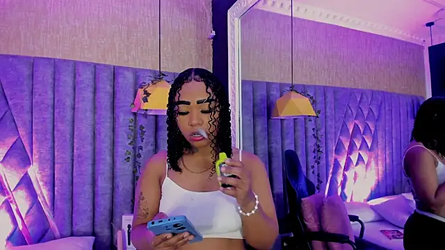 SkylerBloomm online show from 04/21/26, 03:46