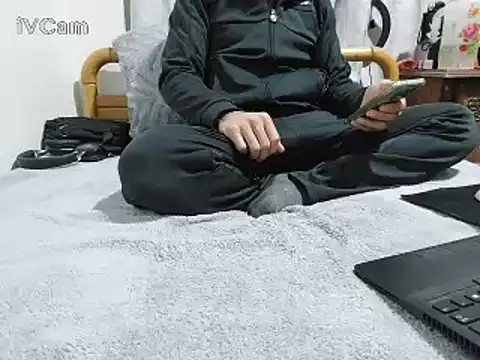 yazinyazin1 online show from 01/10/26, 01:46