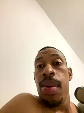 Snapshot of fitsexyman chatting on 11/19/25, 10:32 fitsexyman online show from 11/19/25, 10:32