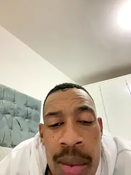 Snapshot of fitsexyman chatting on 11/24/25, 08:30 fitsexyman online show from 11/24/25, 08:30