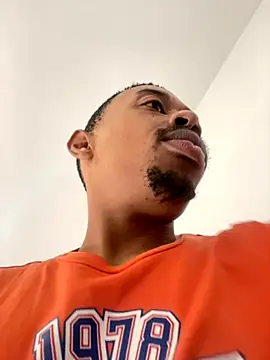 Snapshot of fitsexyman chatting on 12/01/25, 10:42 fitsexyman online show from 12/01/25, 10:42