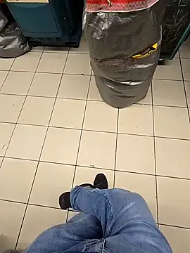 Snapshot of sisman31 chatting on 10/01/25, 12:05 sisman31 online show from 10/01/25, 12:05