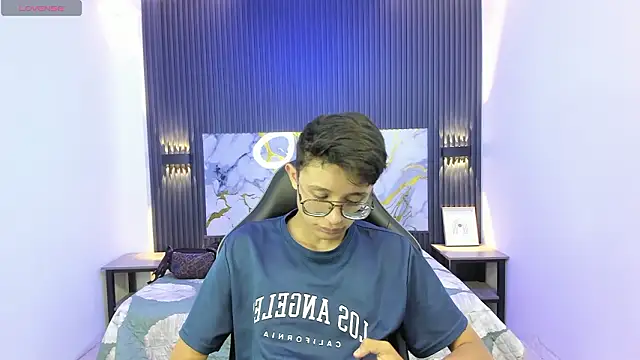 SantiagoRusso18 online show from 02/17/26, 07:31