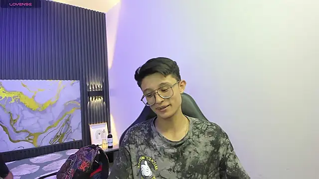 SantiagoRusso18 online show from 02/19/26, 07:54