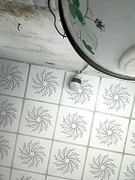 Tiffany-yy online show from 10/22/25, 04:35