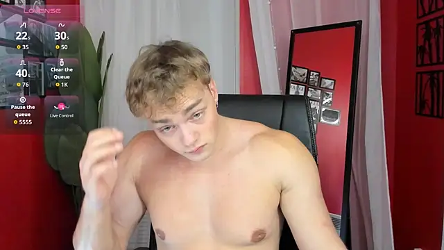 Snapshot of ChaseMuscular chatting on 12/15/25, 08:46 ChaseMuscular online show from 12/15/25, 08:46