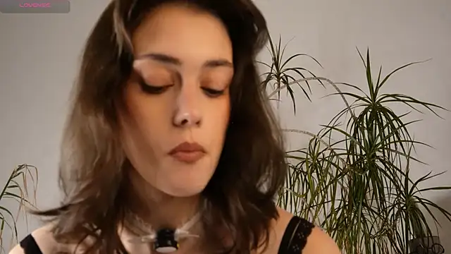 Snapshot of ttragedienne chatting on 10/16/25, 01:23 ttragedienne online show from 10/16/25, 01:23